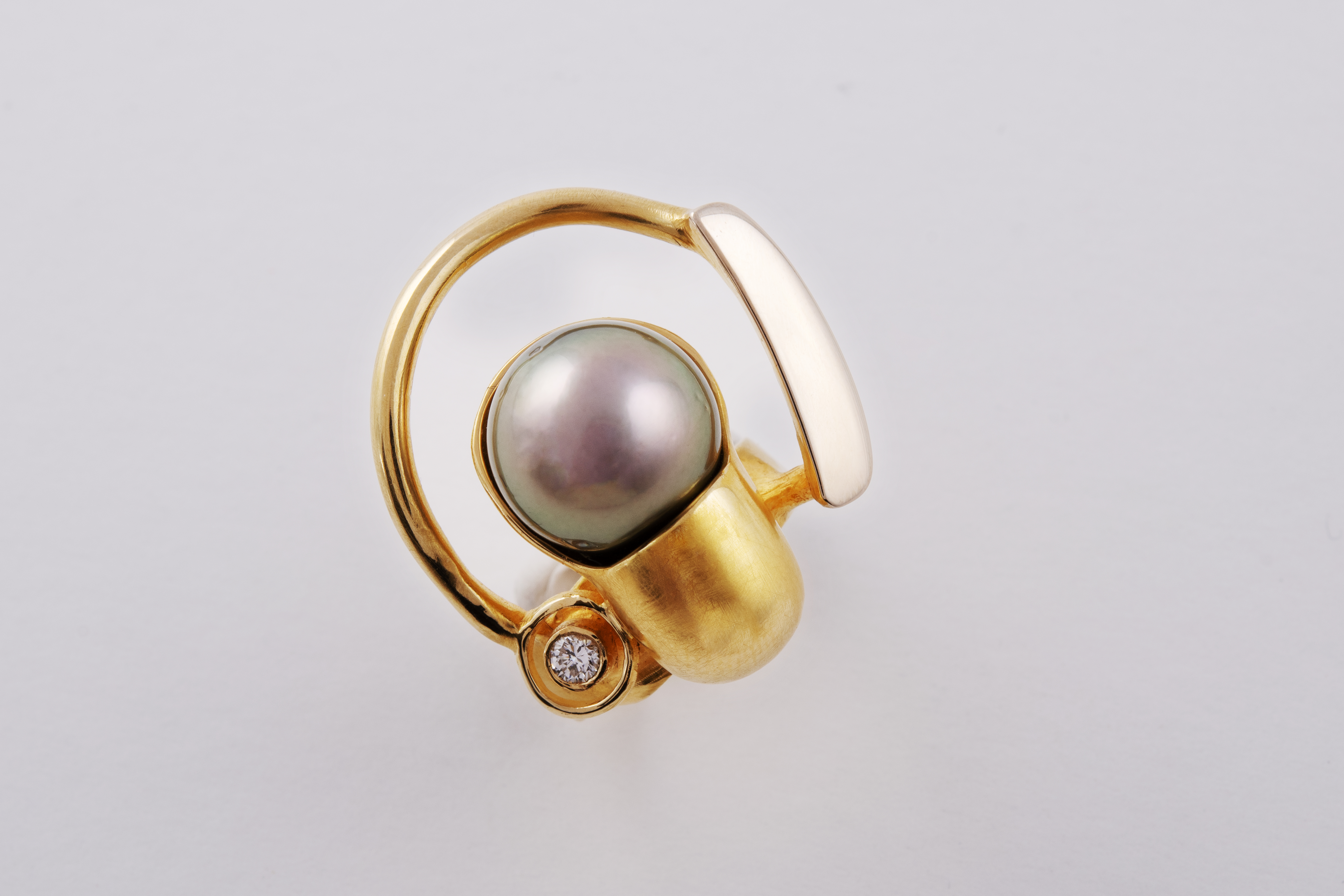 Claude_WESEL_Huitre_Oyster_ring_18ct_yellow_and_white_gold_Tahiti_pearl_Diamond_ring