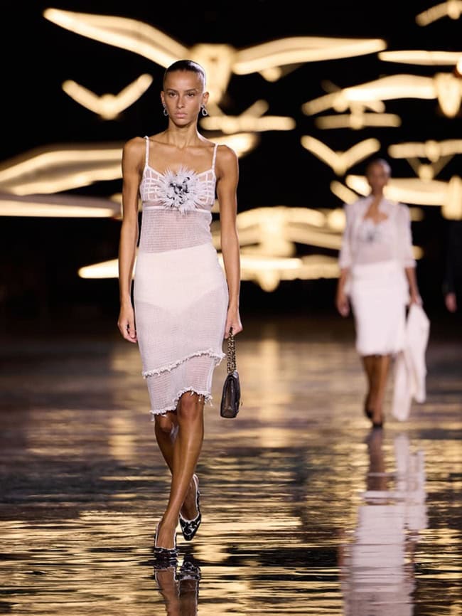CHANEL spring summer 2027, runway look 1. Photo: CHANEL.