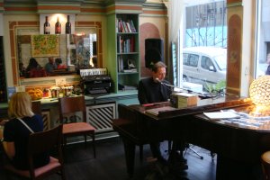 Live music, food and chat at the Music Corner